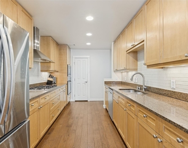 2604 Thomas Avenue - Photo Thumbnail 4