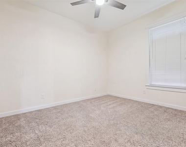 2604 Thomas Avenue - Photo Thumbnail 12