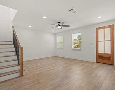 5618 Oaks Lane - Photo Thumbnail 5