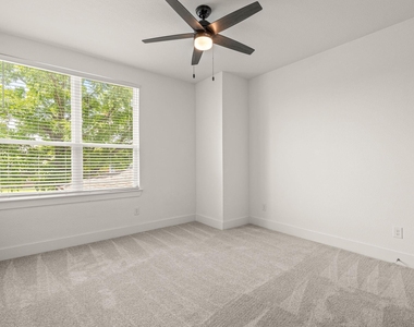 5618 Oaks Lane - Photo Thumbnail 26