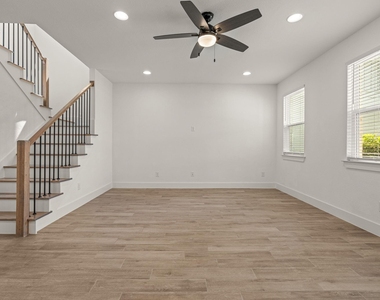 5618 Oaks Lane - Photo Thumbnail 6