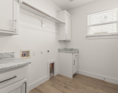 5618 Oaks Lane - Photo Thumbnail 17