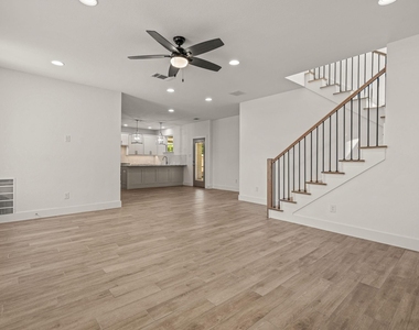 5618 Oaks Lane - Photo Thumbnail 7