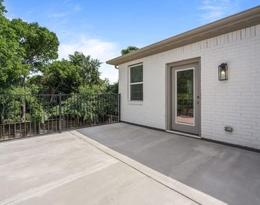 5618 Oaks Lane - Photo Thumbnail 30