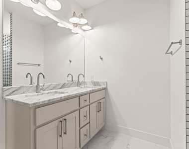 5618 Oaks Lane - Photo Thumbnail 22