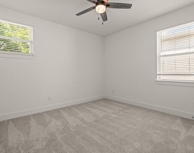 5618 Oaks Lane - Photo Thumbnail 28