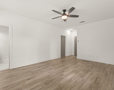 5618 Oaks Lane - Photo Thumbnail 20