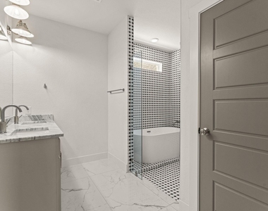 5618 Oaks Lane - Photo Thumbnail 21