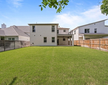 5618 Oaks Lane - Photo Thumbnail 3
