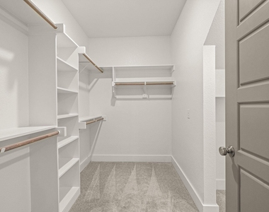 5618 Oaks Lane - Photo Thumbnail 18