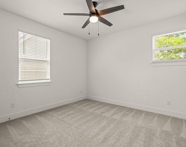 5618 Oaks Lane - Photo Thumbnail 25