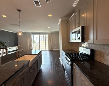 2609 Statesville Avenue - Photo Thumbnail 7