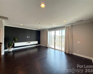 2609 Statesville Avenue - Photo Thumbnail 4