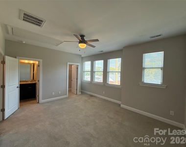2609 Statesville Avenue - Photo Thumbnail 11