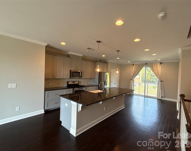2609 Statesville Avenue - Photo Thumbnail 5