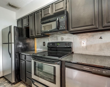 5740 Martel Avenue - Photo Thumbnail 3
