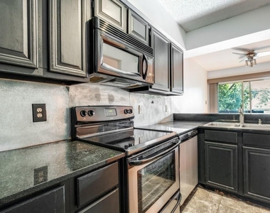 5740 Martel Avenue - Photo Thumbnail 4