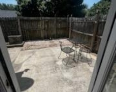 1504 Sylvia Court - Photo Thumbnail 11