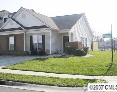 1504 Sylvia Court - Photo Thumbnail 15