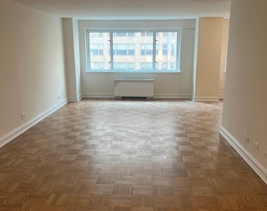East 71st Street - Photo Thumbnail 7