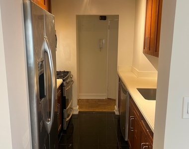East 71st Street - Photo Thumbnail 11