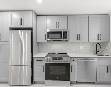 315 West Broadway - Photo Thumbnail 2