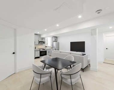315 West Broadway - Photo Thumbnail 5