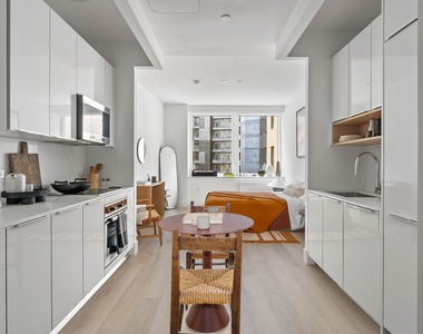55 Broad Street - Photo Thumbnail 4