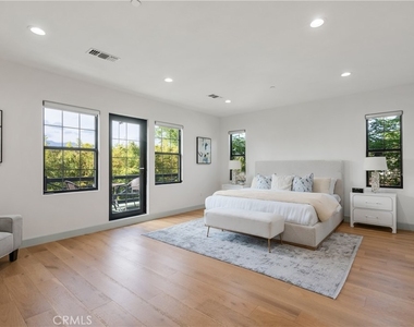 1285 E Broadway - Photo Thumbnail 1