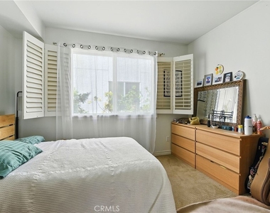 1241 S Westgate Avenue - Photo Thumbnail 13