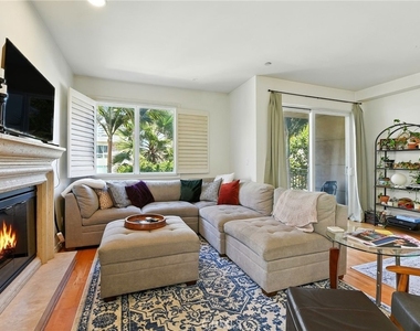 1241 S Westgate Avenue - Photo Thumbnail 3