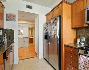 1241 S Westgate Avenue - Photo Thumbnail 9