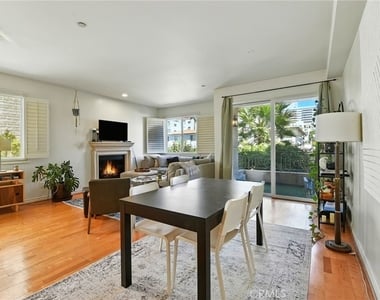 1241 S Westgate Avenue - Photo Thumbnail 5