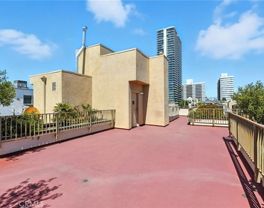 1241 S Westgate Avenue - Photo Thumbnail 19