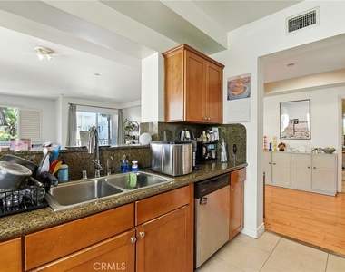 1241 S Westgate Avenue - Photo Thumbnail 10