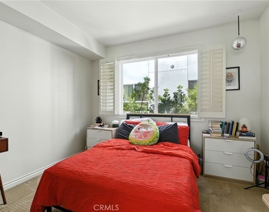 1241 S Westgate Avenue - Photo Thumbnail 11