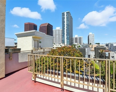 1241 S Westgate Avenue - Photo Thumbnail 20