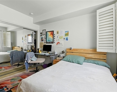 1241 S Westgate Avenue - Photo Thumbnail 12