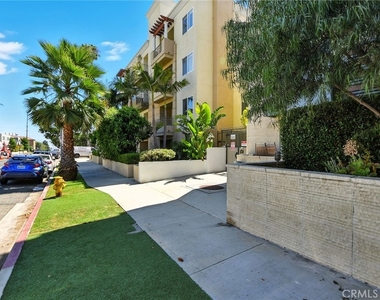 1241 S Westgate Avenue - Photo Thumbnail 1