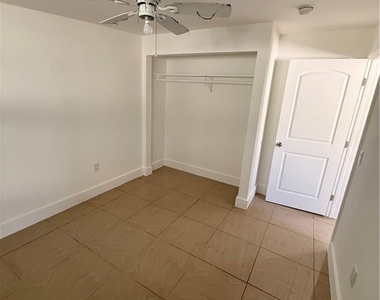 5509 Crebs Avenue - Photo Thumbnail 6