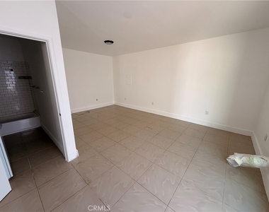 5509 Crebs Avenue - Photo Thumbnail 3