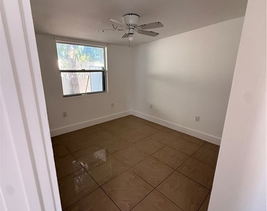 5509 Crebs Avenue - Photo Thumbnail 5