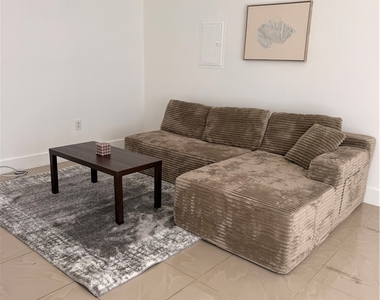 5509 Crebs Avenue - Photo Thumbnail 1