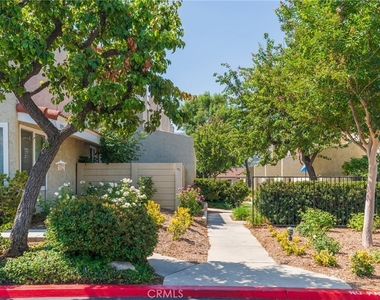 5694 E Los Angeles - Photo Thumbnail 4