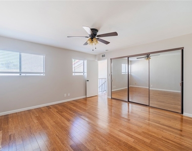 5694 E Los Angeles - Photo Thumbnail 20