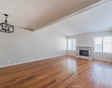 5694 E Los Angeles - Photo Thumbnail 10
