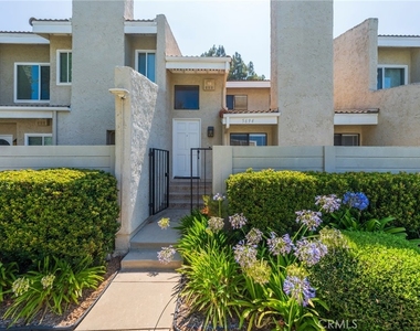 5694 E Los Angeles - Photo Thumbnail 2