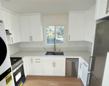 1133 E Geraldine Avenue - Photo Thumbnail 5