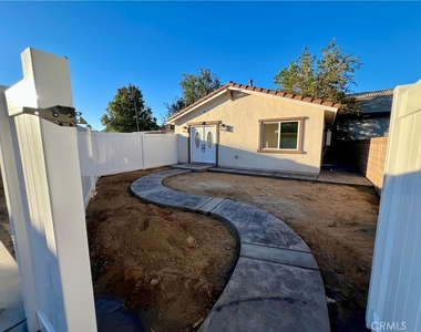 1133 E Geraldine Avenue - Photo Thumbnail 19