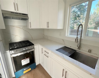 1133 E Geraldine Avenue - Photo Thumbnail 6